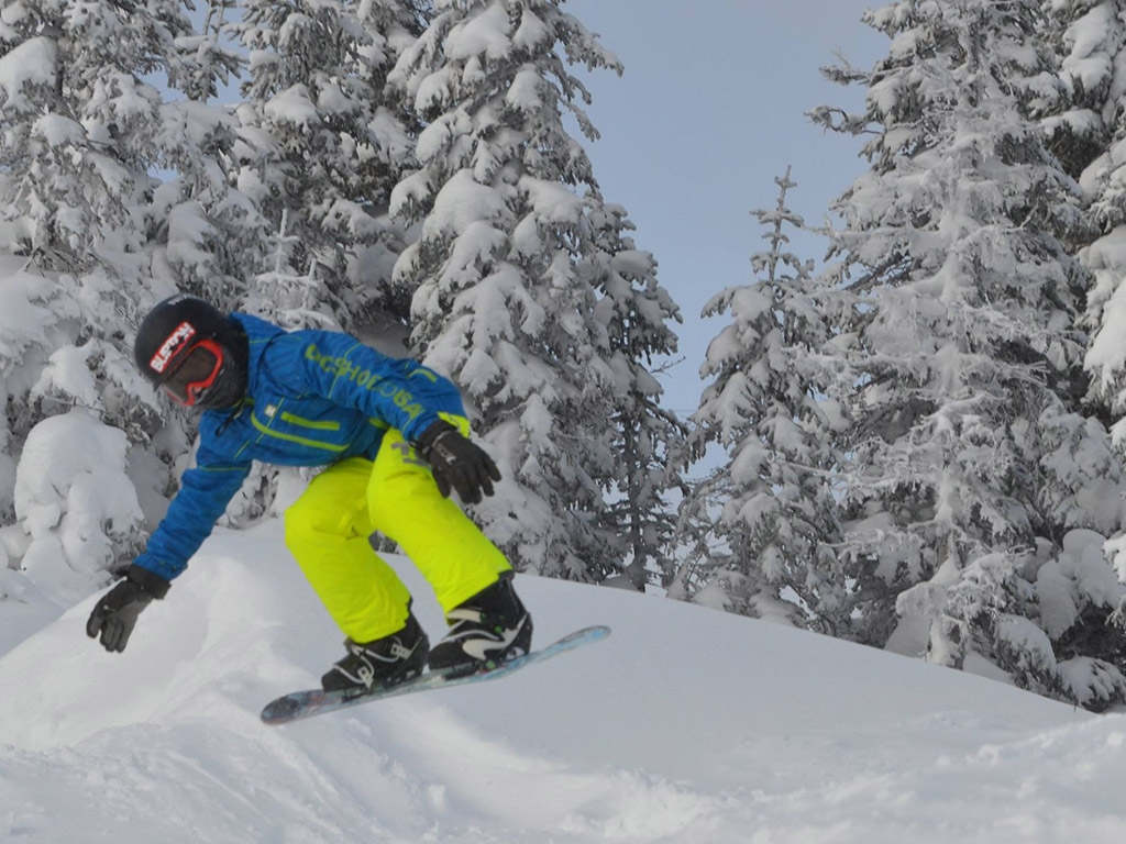 Snowboarding Smokey's Grenoble Run and Terrain Park